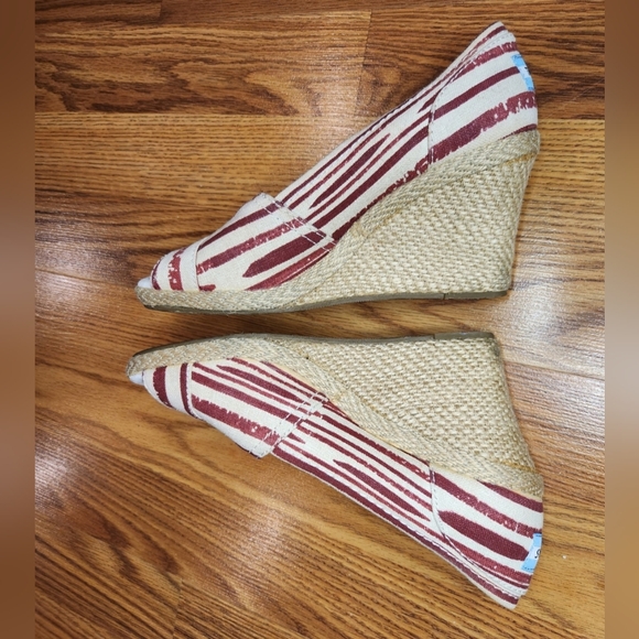 TOMS Calypso Wedge Espadrilles Red White Stripe Canvas Jute Peep Toe Women’s 7 - Picture 3 of 9